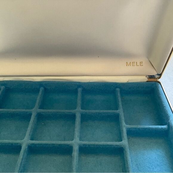 Vintage Mele Blue and White Floral Design Hard Cover Jewelry Case - Picture 6 of 12